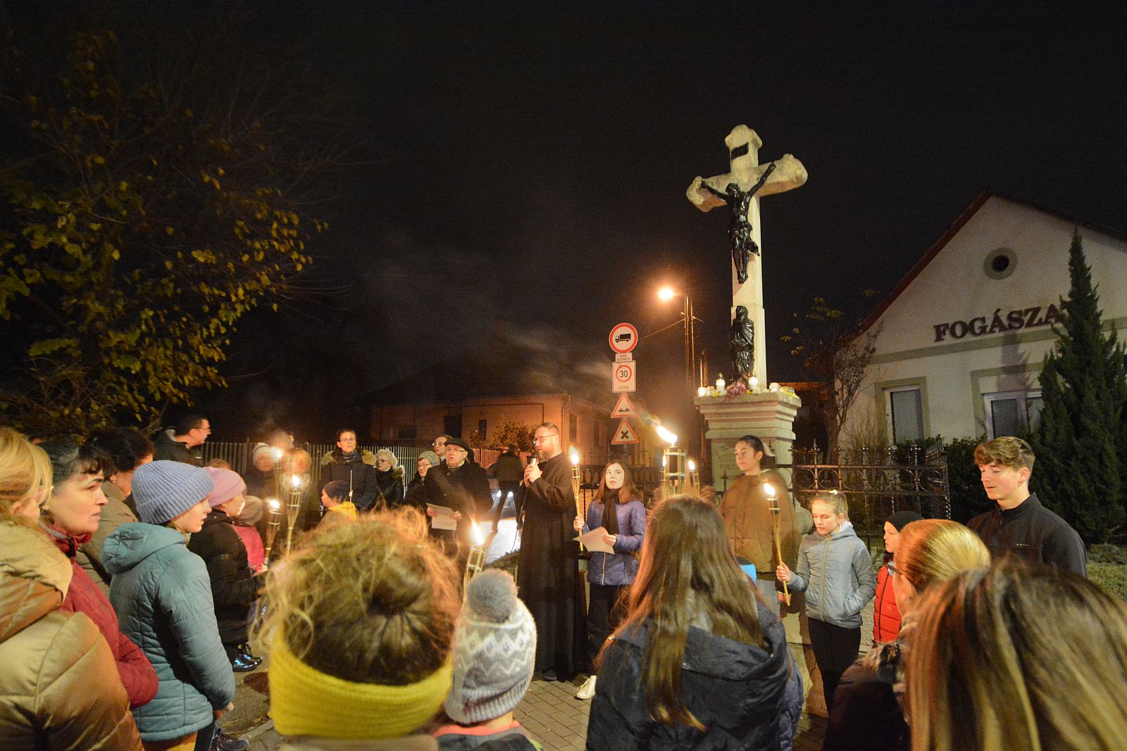 Körmenet a Budai úti kereszthez a Krisztus Király Napokon
